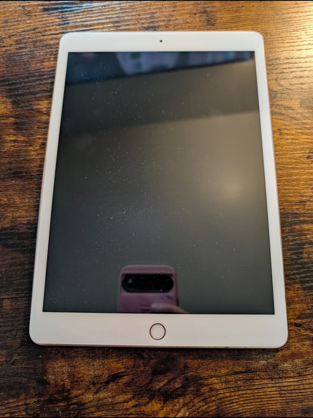 Apple iPad 8th Gen - White Front, Rose gold Back (Image)